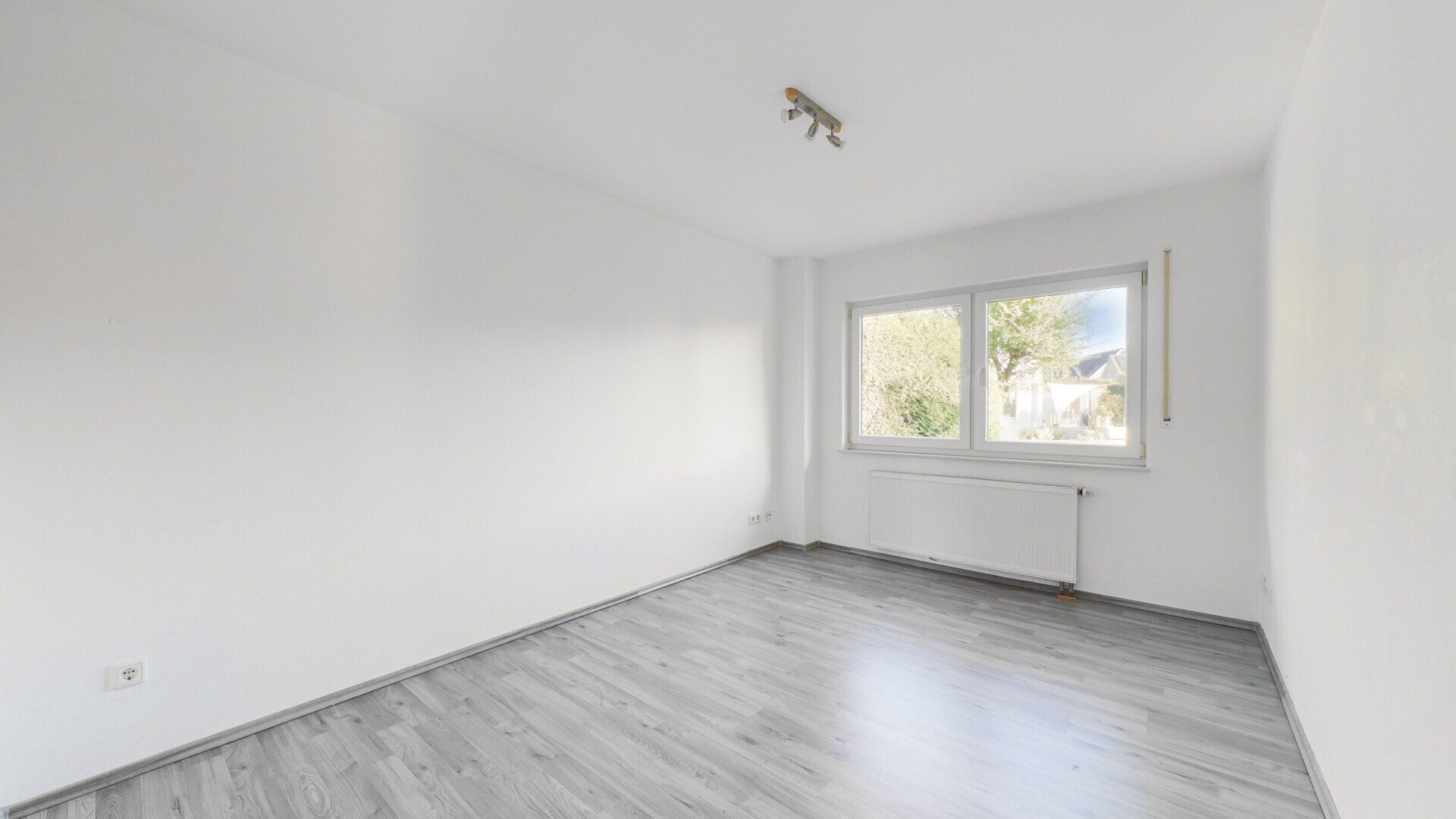 Immobilienangebot - Bielefeld - Alle - Großzügige 3-Zimmer-Wohnung mit Balkon, Aufzug und Garage in Bielefeld-Brake