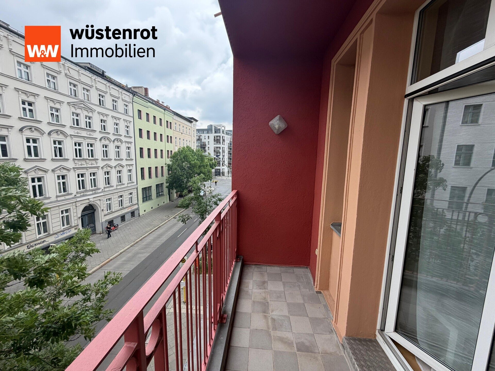 Immobilienangebot - Berlin Friedrichshain - Alle - BEZUGSFREI ab 01.12.26 Lichtdurchflutete Wohnung mit zwei Balkonen im Herzen von Berlin zu verkaufen