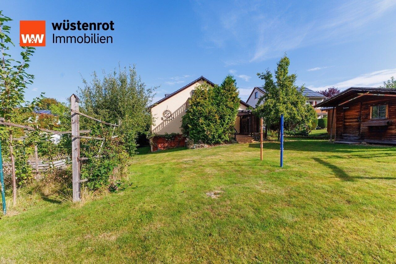 Immobilienangebot - Kaufungen - Alle - +++ Viel Platz! 2 FH mit Einliegerwohnung, großem Garagengebäude und Carport in beliebter Lage +++