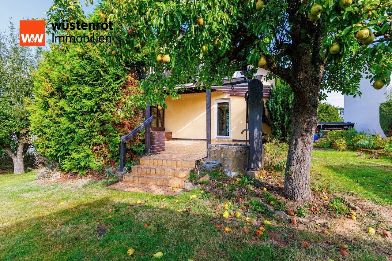 Immobilienangebot - Kaufungen - Alle - +++ Viel Platz! 2 FH mit Einliegerwohnung, großem Garagengebäude und Carport in beliebter Lage +++