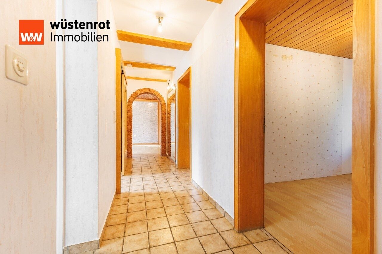 Immobilienangebot - Kaufungen - Alle - +++ Viel Platz! 2 FH mit Einliegerwohnung, großem Garagengebäude und Carport in beliebter Lage +++
