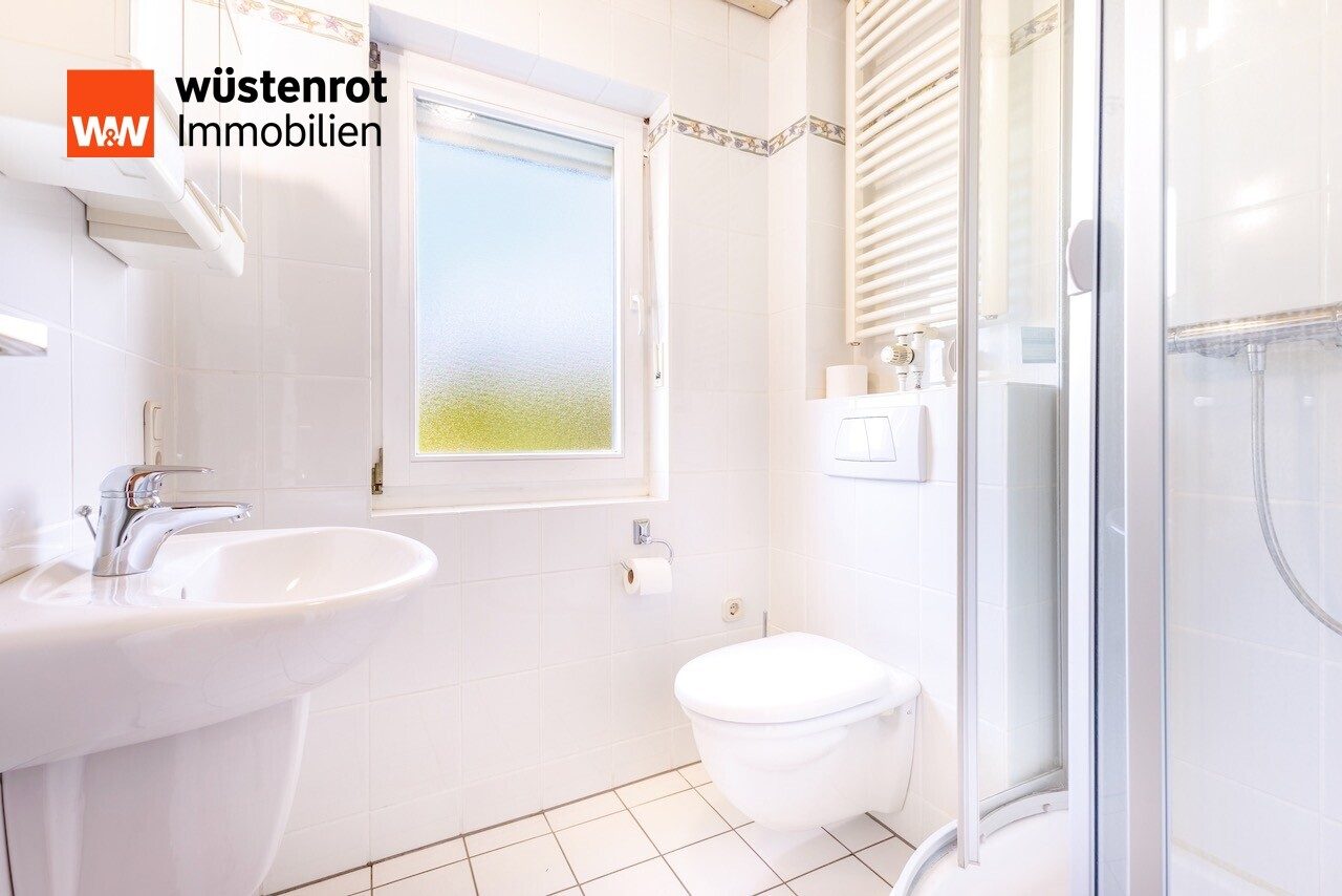 Immobilienangebot - Kaufungen - Alle - +++ Viel Platz! 2 FH mit Einliegerwohnung, großem Garagengebäude und Carport in beliebter Lage +++