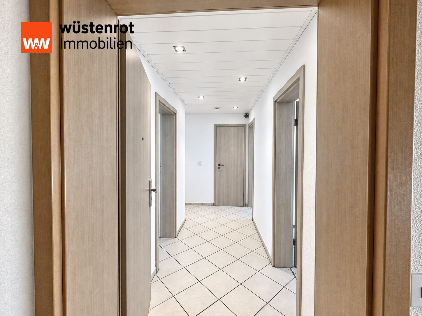 Eingang : Flur Immobilienangebot - Schorndorf - Alle - Schöne 3-Zimmer-Wohnung mit großem Balkon in Schorndorf