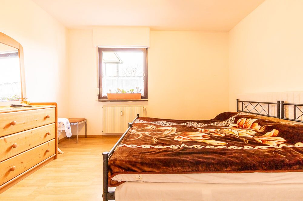 Immobilienangebot - Trier - Alle - Kapitalanlage in Trier: Mehrfamilienhaus mit 3 Wohnungen, 2 Garagen & Einzelgrundbüchern