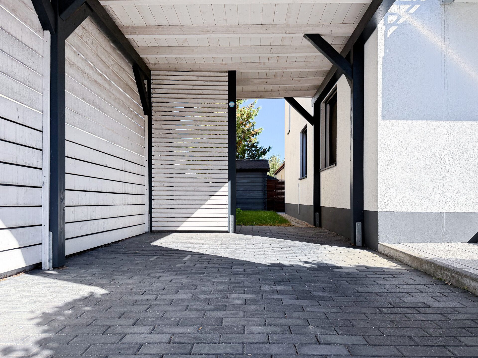 Immobilienangebot - Ingolstadt - Alle - Mehr als eine Wohnung: Großzügiges Wohnen auf zwei Ebenen mit eigenem Garten