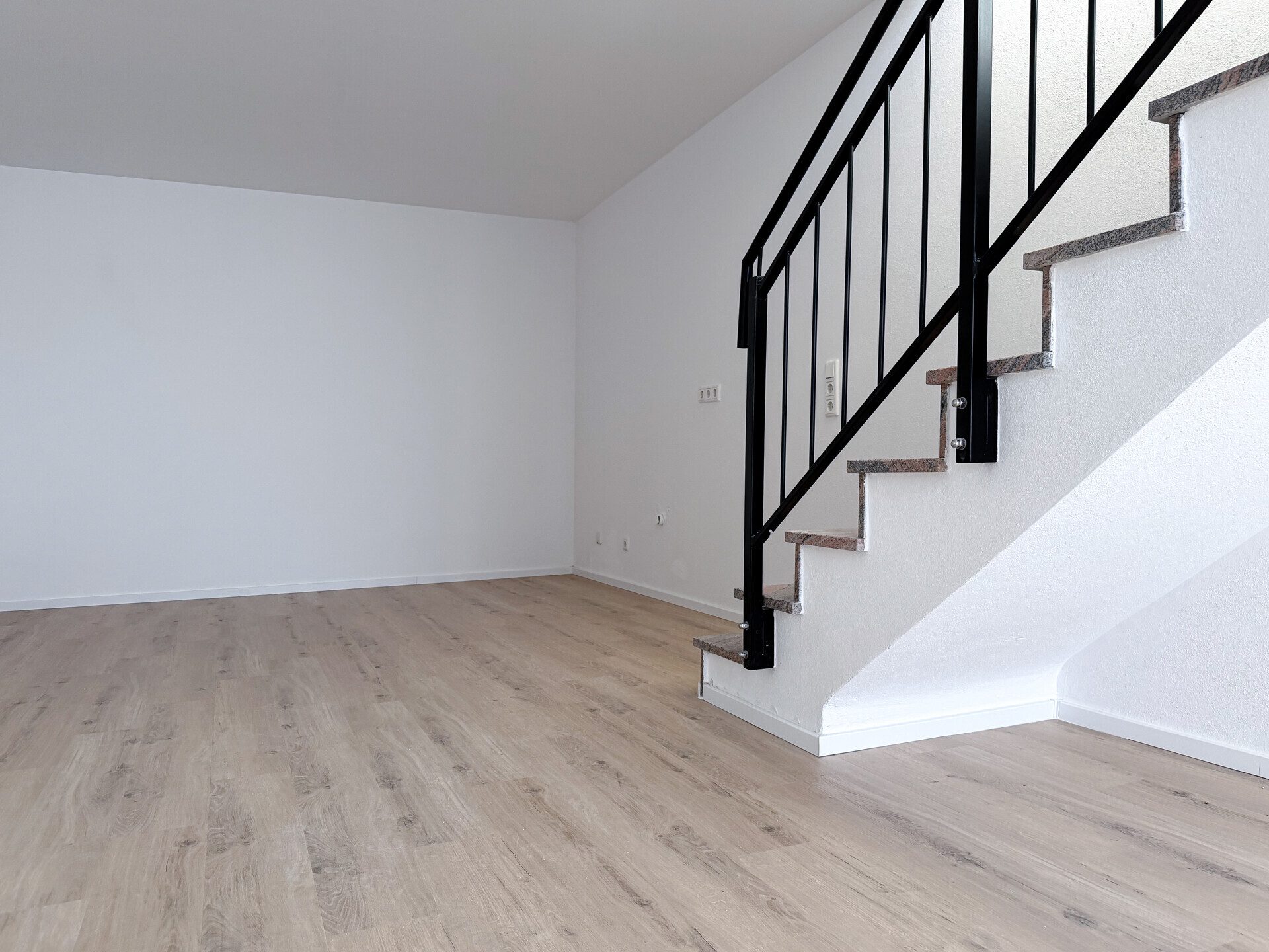 Immobilienangebot - Ingolstadt - Alle - Mehr als eine Wohnung: Großzügiges Wohnen auf zwei Ebenen mit eigenem Garten