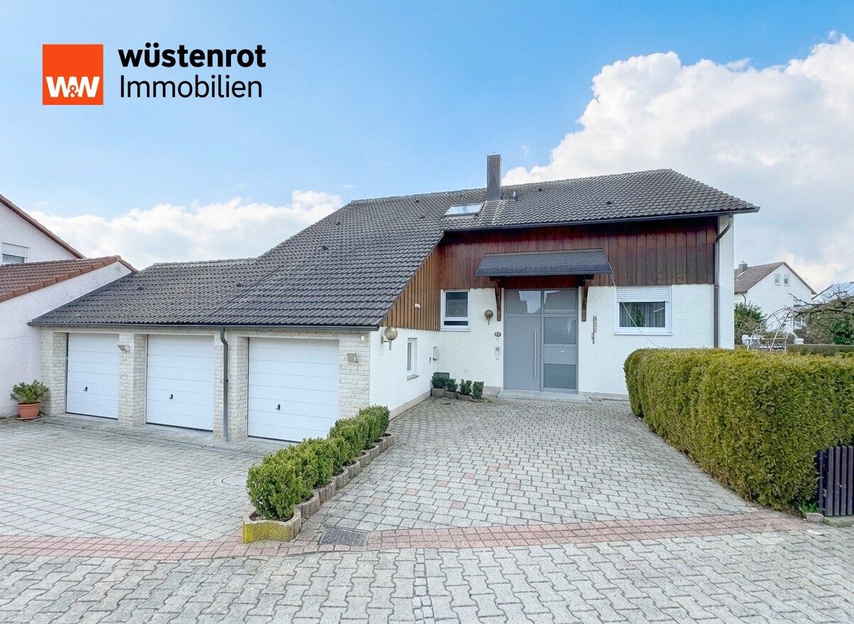 Immobilienangebot - Hüttlingen - Alle - Vielseitiges Wohnhaus mit seltener Dreifachgarage – ideal auch als Zweifamilienhaus nutzbar
