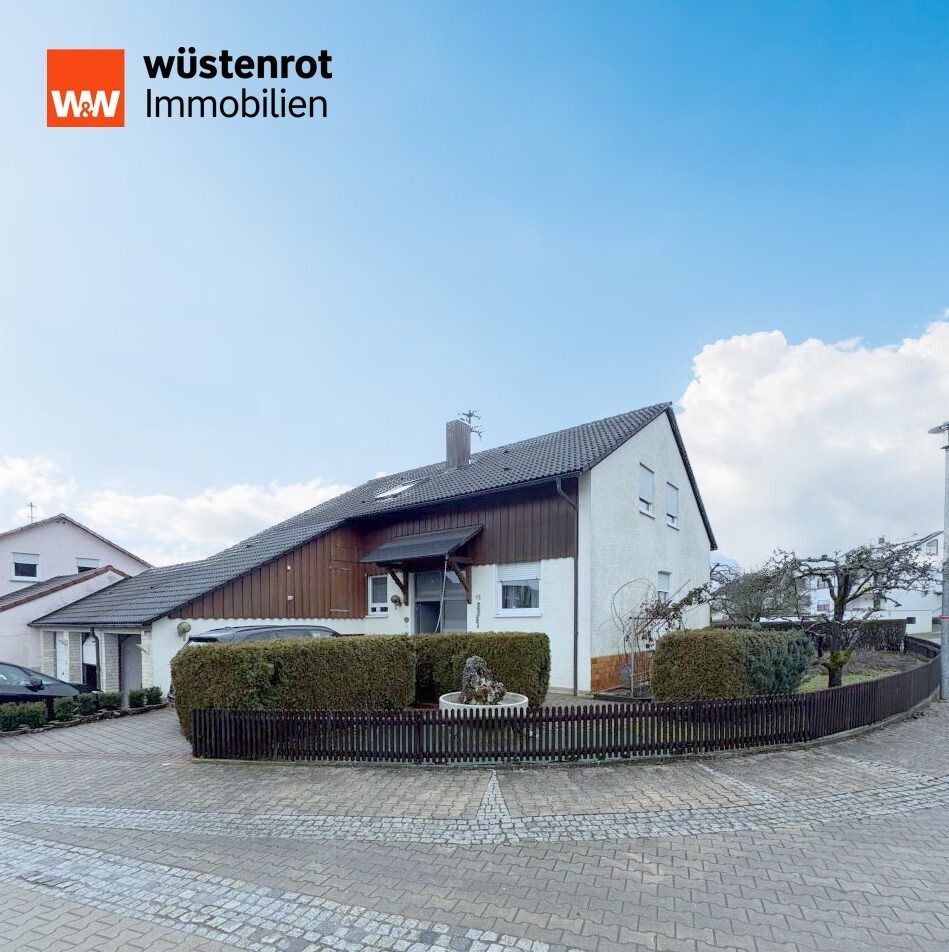 Immobilienangebot - Hüttlingen - Alle - Vielseitiges Wohnhaus mit seltener Dreifachgarage – ideal auch als Zweifamilienhaus nutzbar