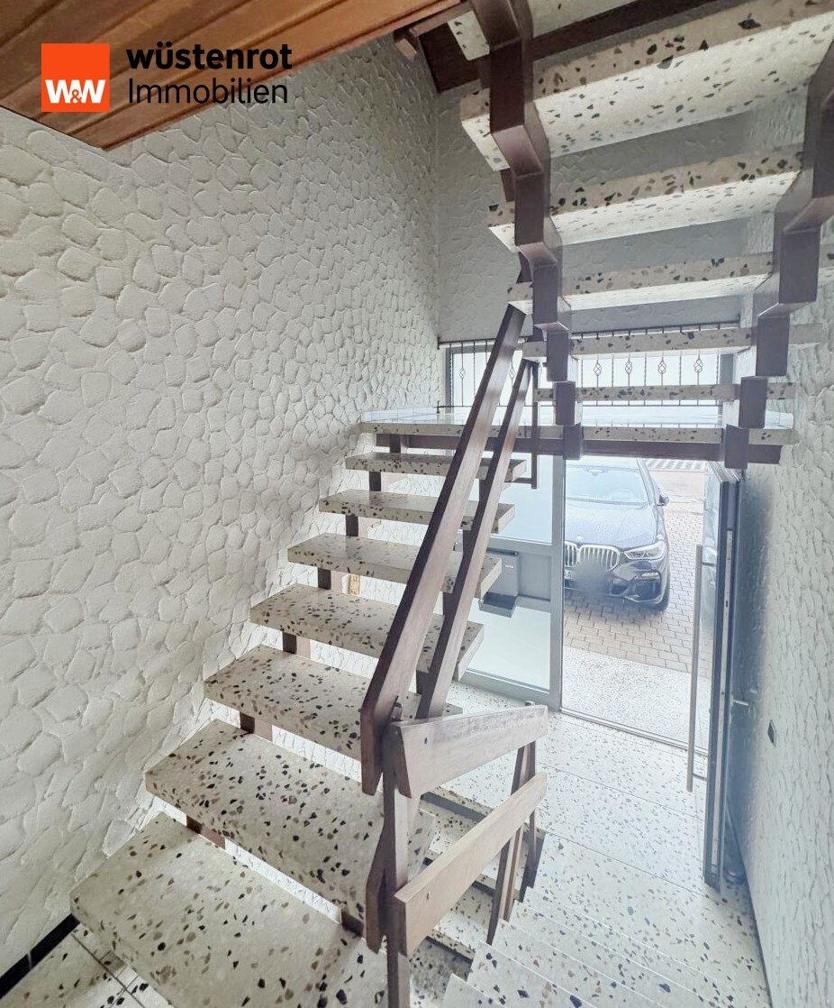 Immobilienangebot - Hüttlingen - Alle - Vielseitiges Wohnhaus mit seltener Dreifachgarage – ideal auch als Zweifamilienhaus nutzbar