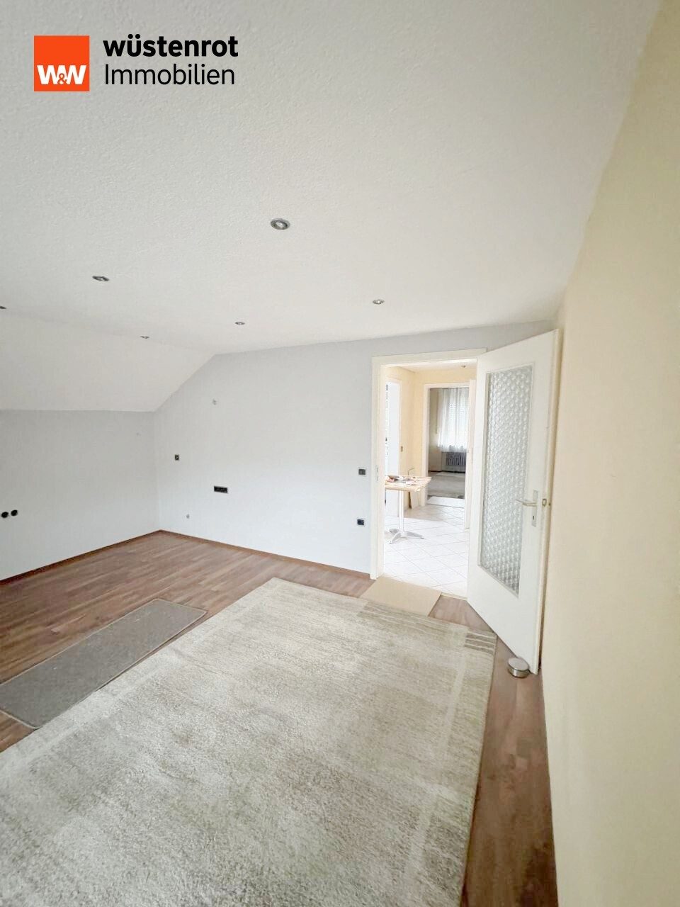 Immobilienangebot - Hüttlingen - Alle - Vielseitiges Wohnhaus mit seltener Dreifachgarage – ideal auch als Zweifamilienhaus nutzbar