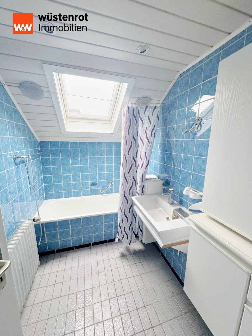 Immobilienangebot - Hüttlingen - Alle - Vielseitiges Wohnhaus mit seltener Dreifachgarage – ideal auch als Zweifamilienhaus nutzbar