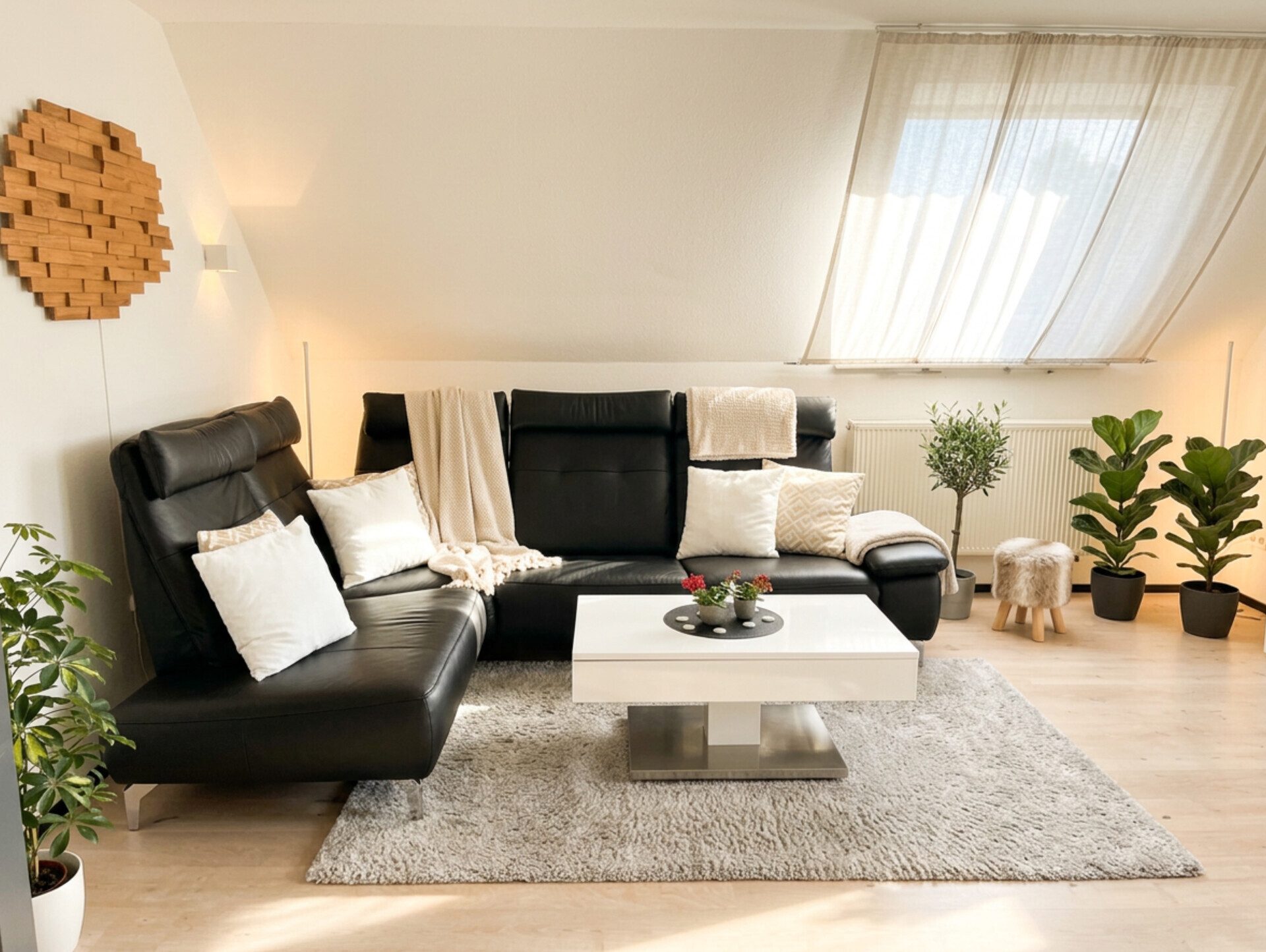 Immobilienangebot - Markt Taschendorf - Alle - Ensemble aus zwei Häusern mit 12 Zimmern und 9 Stellplätzen