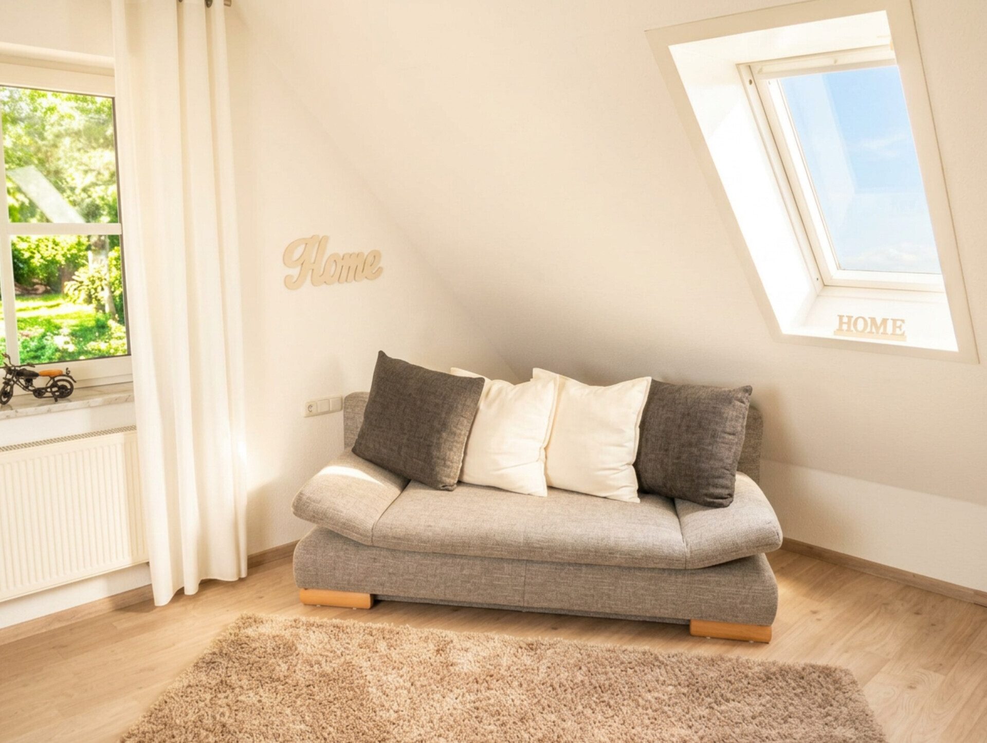 Immobilienangebot - Markt Taschendorf - Alle - Ensemble aus zwei Häusern mit 12 Zimmern und 9 Stellplätzen