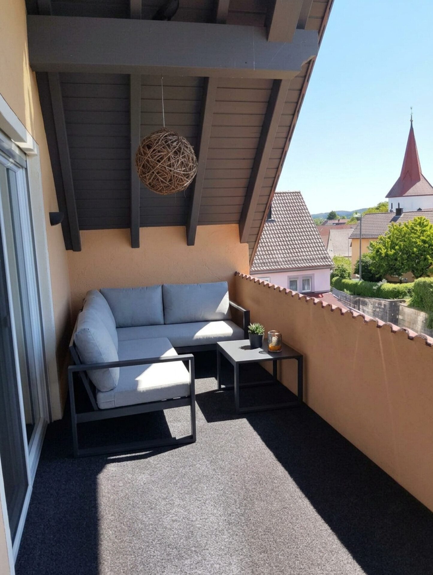 Immobilienangebot - Markt Taschendorf - Alle - Ensemble aus zwei Häusern mit 12 Zimmern und 9 Stellplätzen