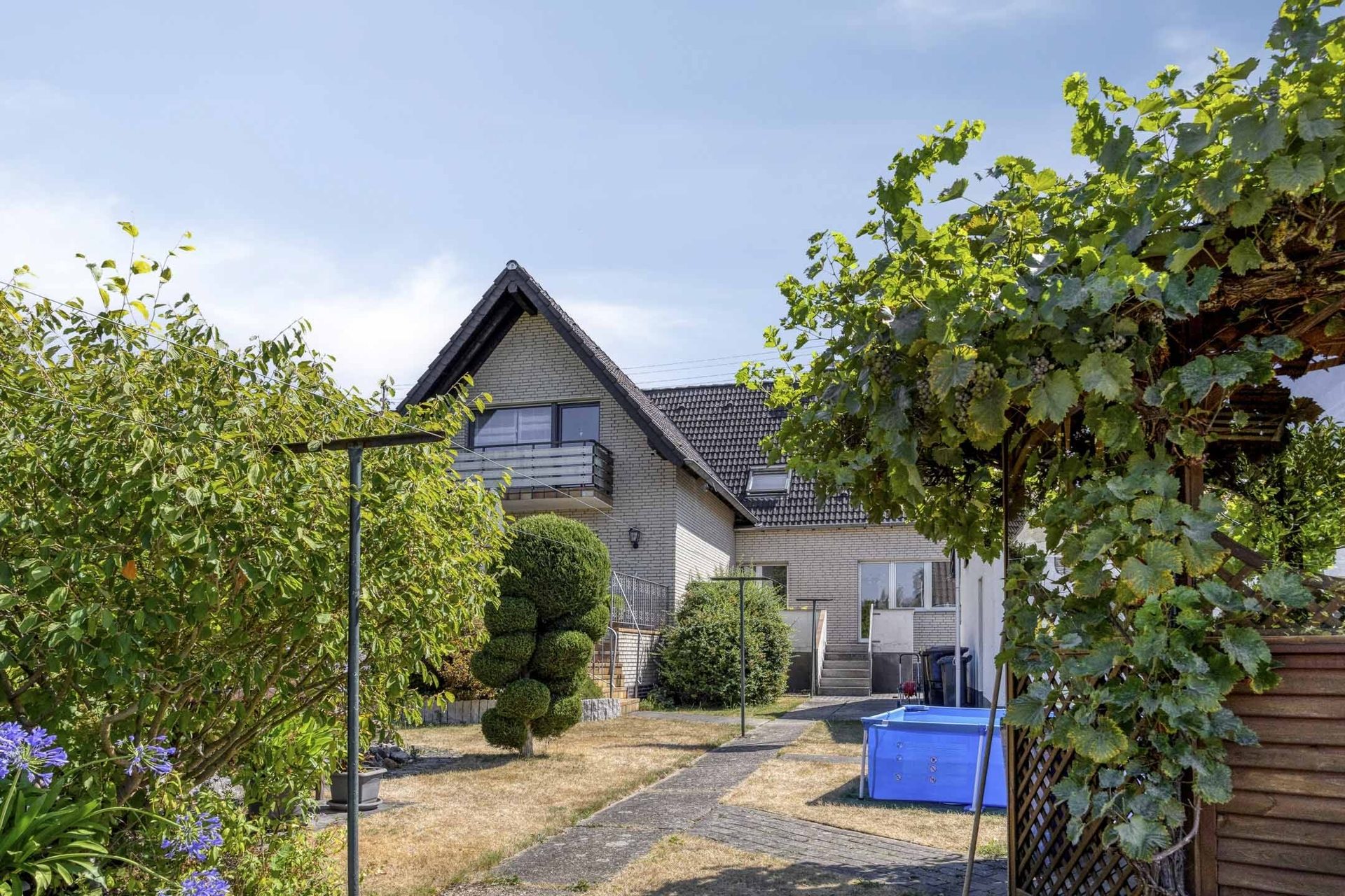 Immobilienangebot - Weilerswist - Alle - Echtes Raumwunder auf großem Sonnen-Grundstück in guter Wohnlage. Hier ist flexible Nutzung möglich!