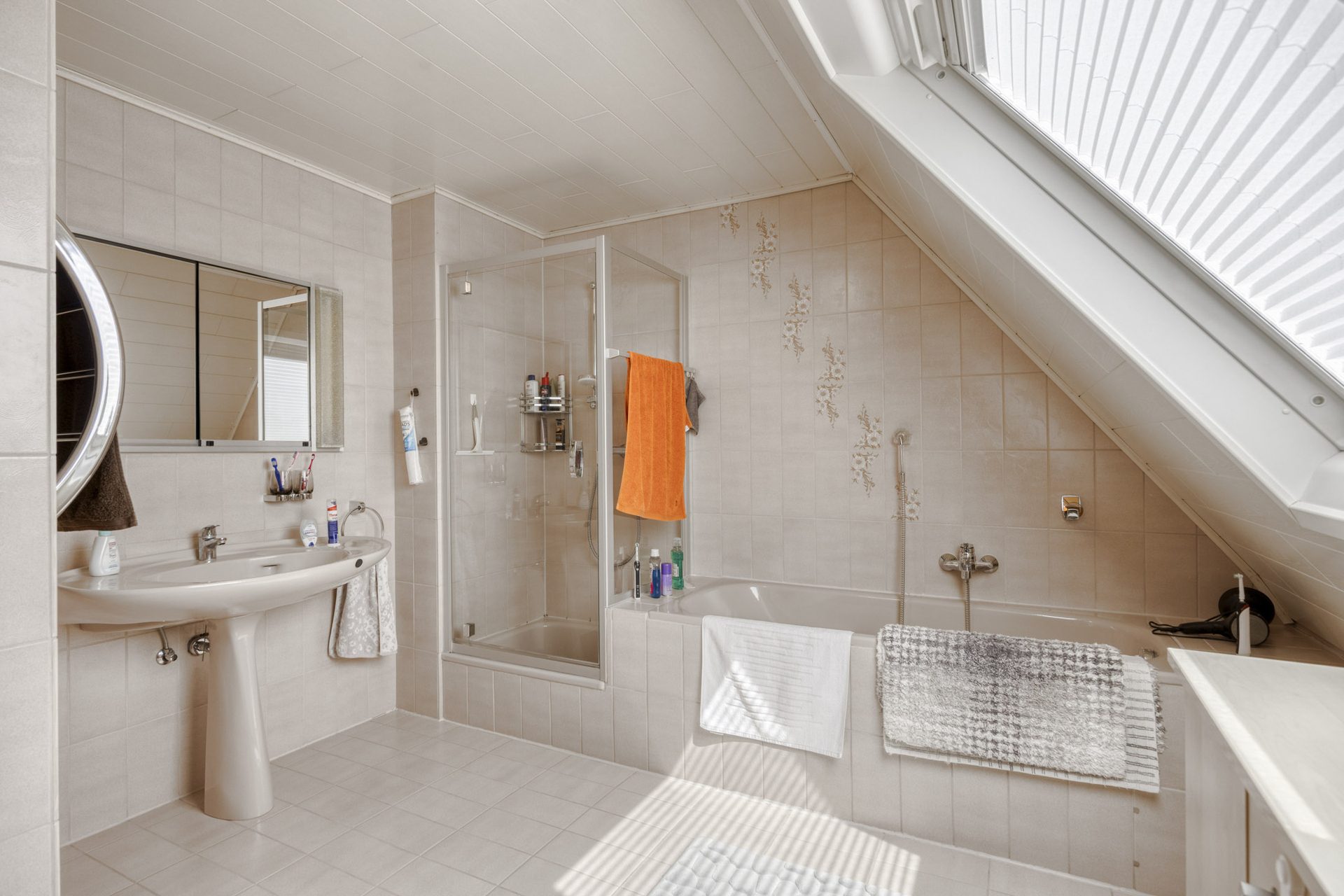 Immobilienangebot - Weilerswist - Alle - Echtes Raumwunder auf großem Sonnen-Grundstück in guter Wohnlage. Hier ist flexible Nutzung möglich!