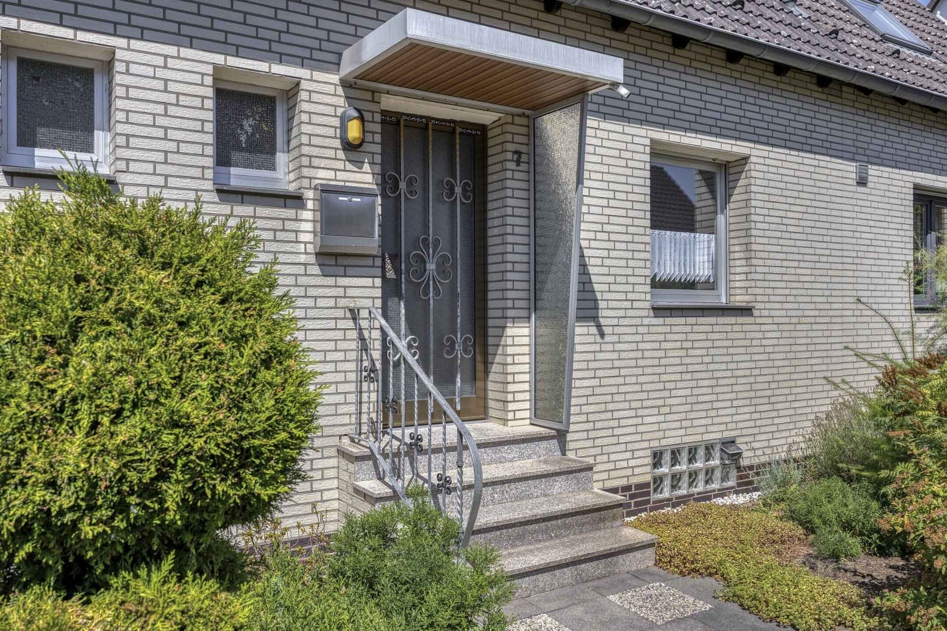 Immobilienangebot - Weilerswist - Alle - Echtes Raumwunder auf großem Sonnen-Grundstück in guter Wohnlage. Hier ist flexible Nutzung möglich!