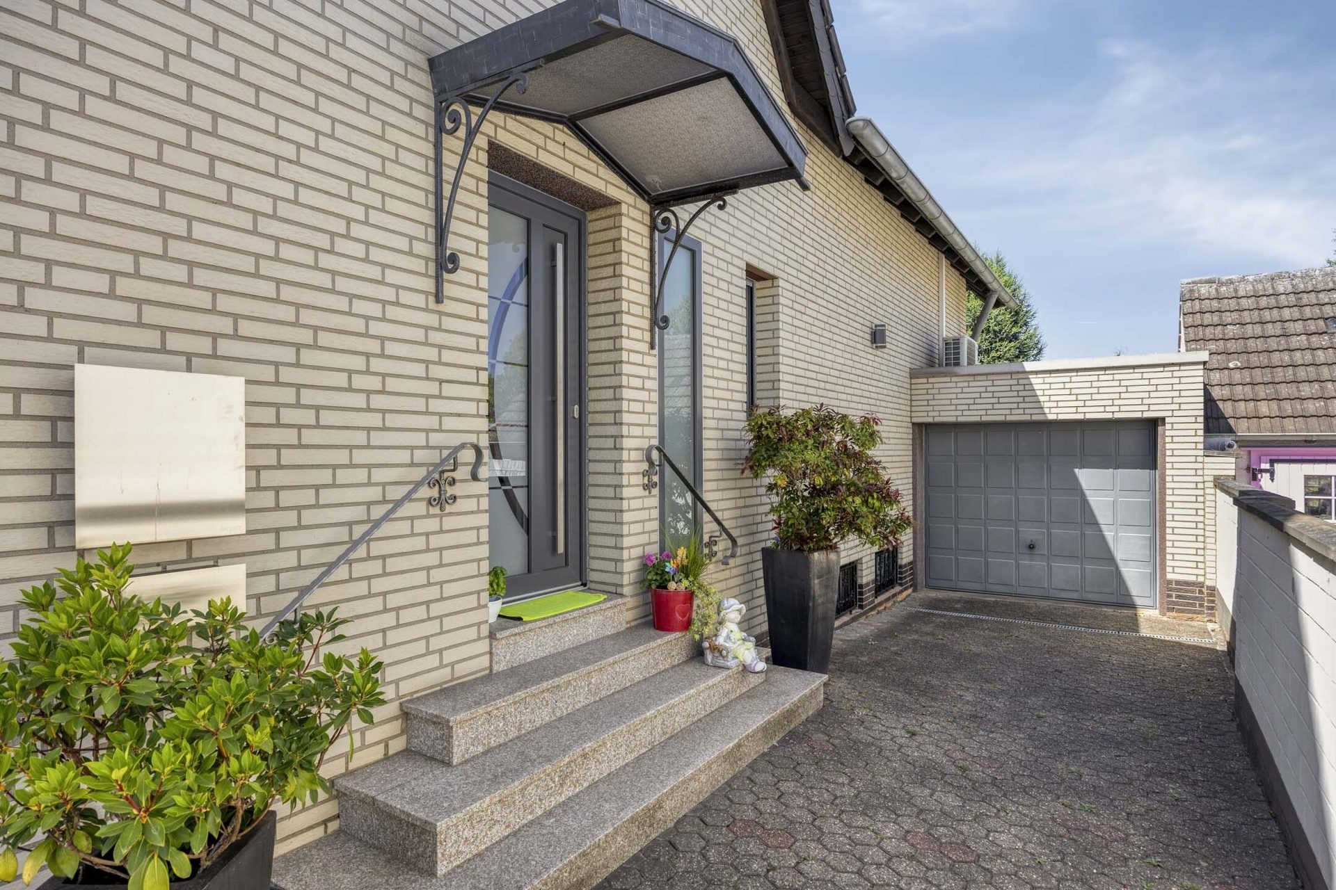 Immobilienangebot - Weilerswist - Alle - Echtes Raumwunder auf großem Sonnen-Grundstück in guter Wohnlage. Hier ist flexible Nutzung möglich!