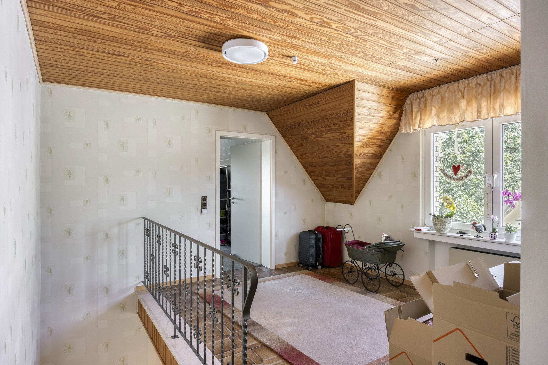 Immobilienangebot - Weilerswist - Alle - Echtes Raumwunder auf großem Sonnen-Grundstück in guter Wohnlage. Hier ist flexible Nutzung möglich!