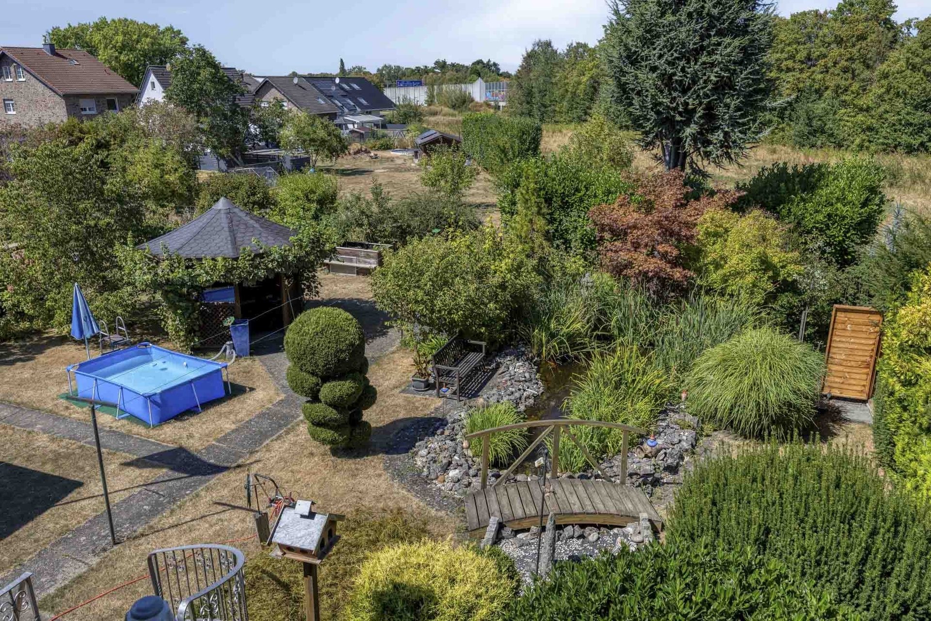 Immobilienangebot - Weilerswist - Alle - Echtes Raumwunder auf großem Sonnen-Grundstück in guter Wohnlage. Hier ist flexible Nutzung möglich!