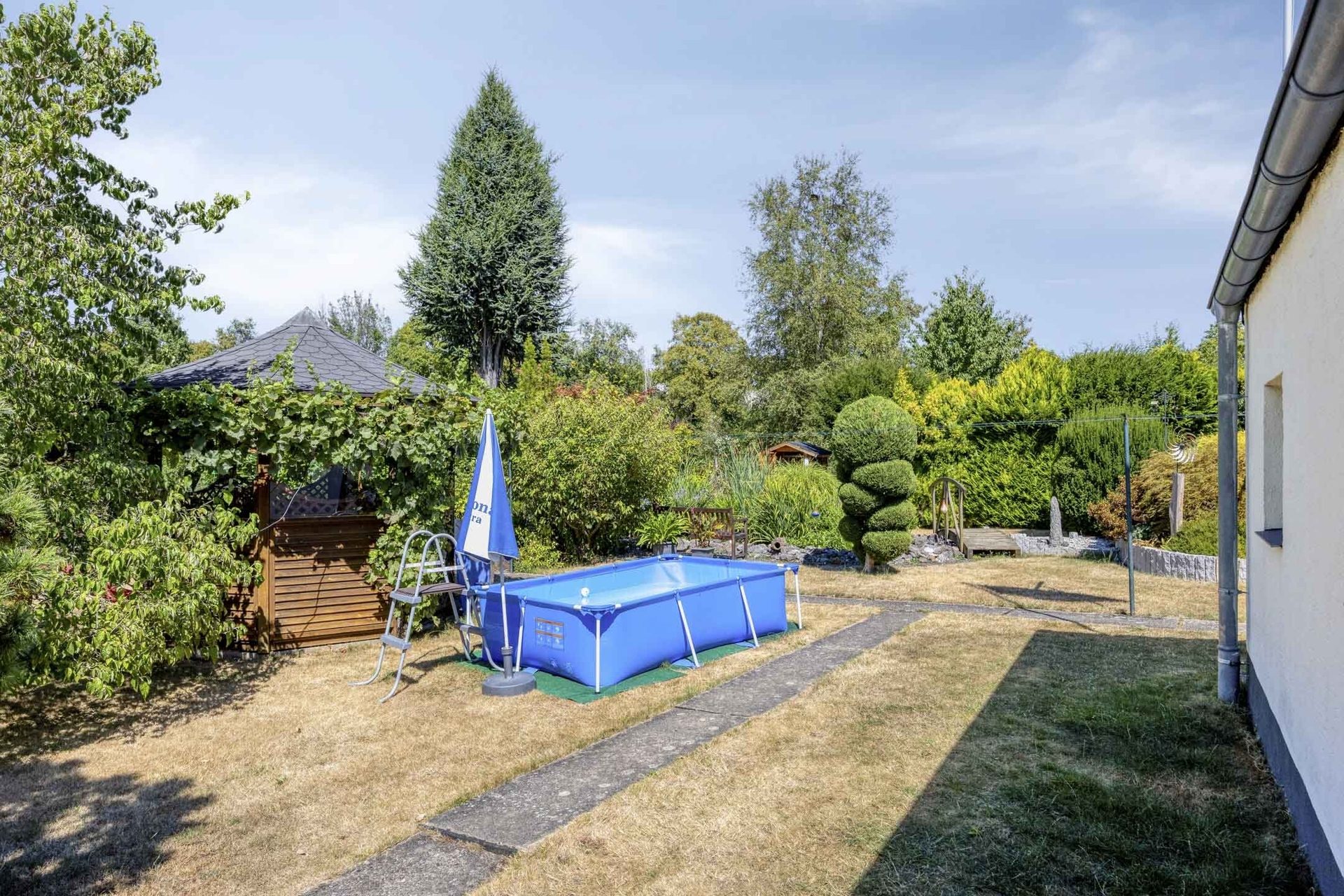 Immobilienangebot - Weilerswist - Alle - Echtes Raumwunder auf großem Sonnen-Grundstück in guter Wohnlage. Hier ist flexible Nutzung möglich!