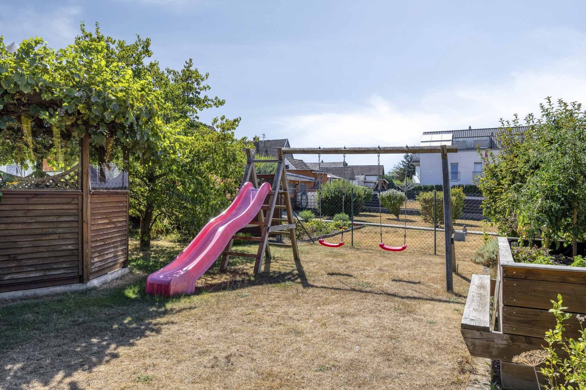 Immobilienangebot - Weilerswist - Alle - Echtes Raumwunder auf großem Sonnen-Grundstück in guter Wohnlage. Hier ist flexible Nutzung möglich!