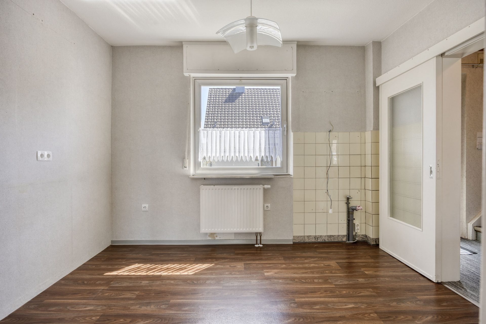 Immobilienangebot - Weilerswist - Alle - Echtes Raumwunder auf großem Sonnen-Grundstück in guter Wohnlage. Hier ist flexible Nutzung möglich!