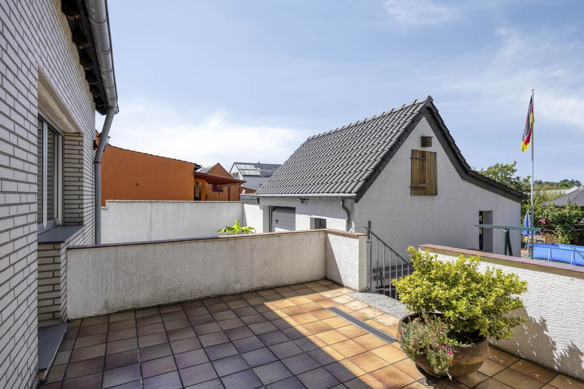 Immobilienangebot - Weilerswist - Alle - Echtes Raumwunder auf großem Sonnen-Grundstück in guter Wohnlage. Hier ist flexible Nutzung möglich!