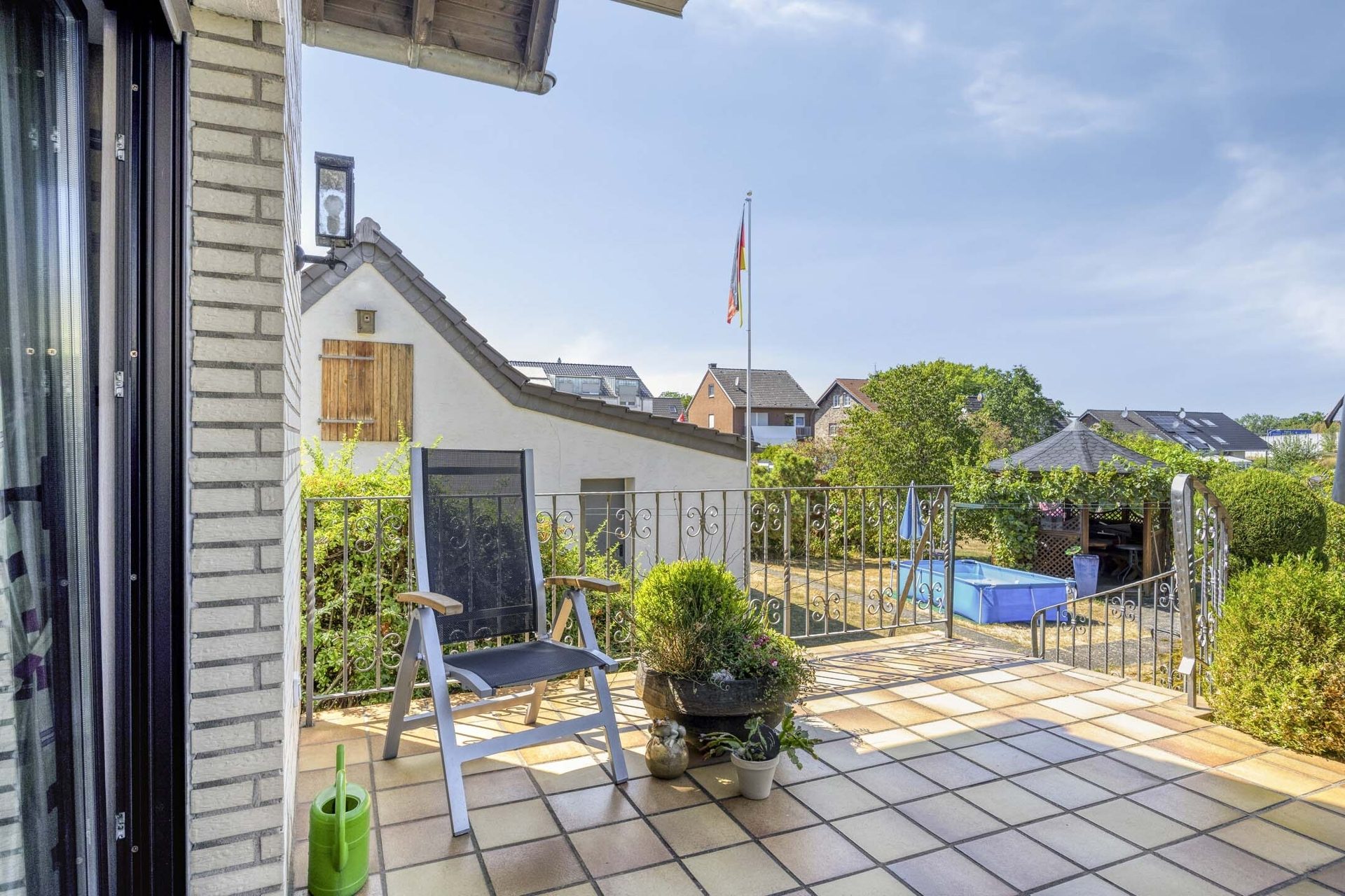 Immobilienangebot - Weilerswist - Alle - Echtes Raumwunder auf großem Sonnen-Grundstück in guter Wohnlage. Hier ist flexible Nutzung möglich!