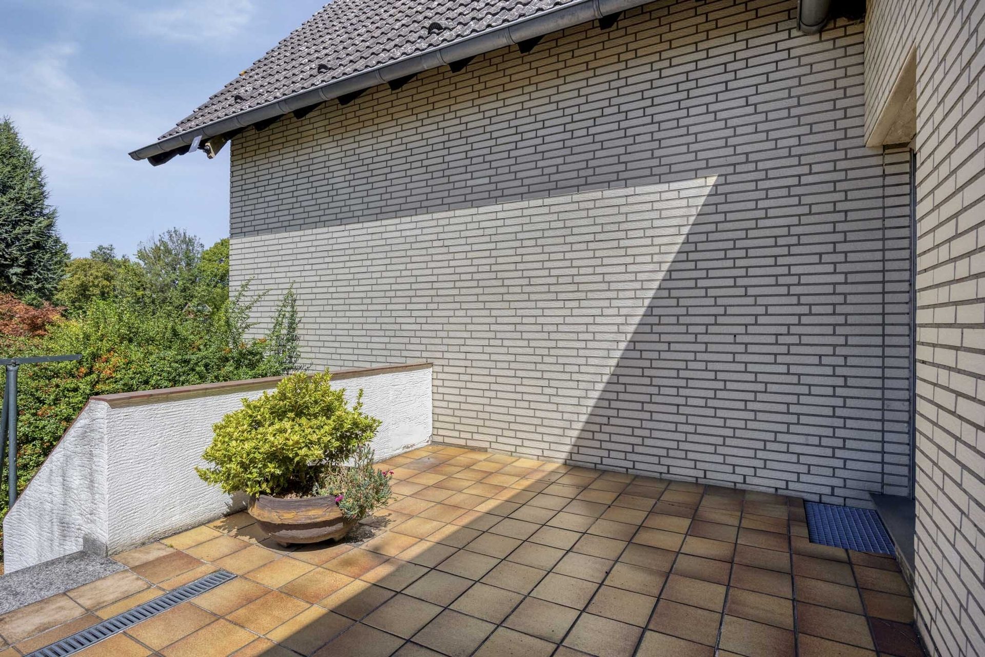 Immobilienangebot - Weilerswist - Alle - Echtes Raumwunder auf großem Sonnen-Grundstück in guter Wohnlage. Hier ist flexible Nutzung möglich!