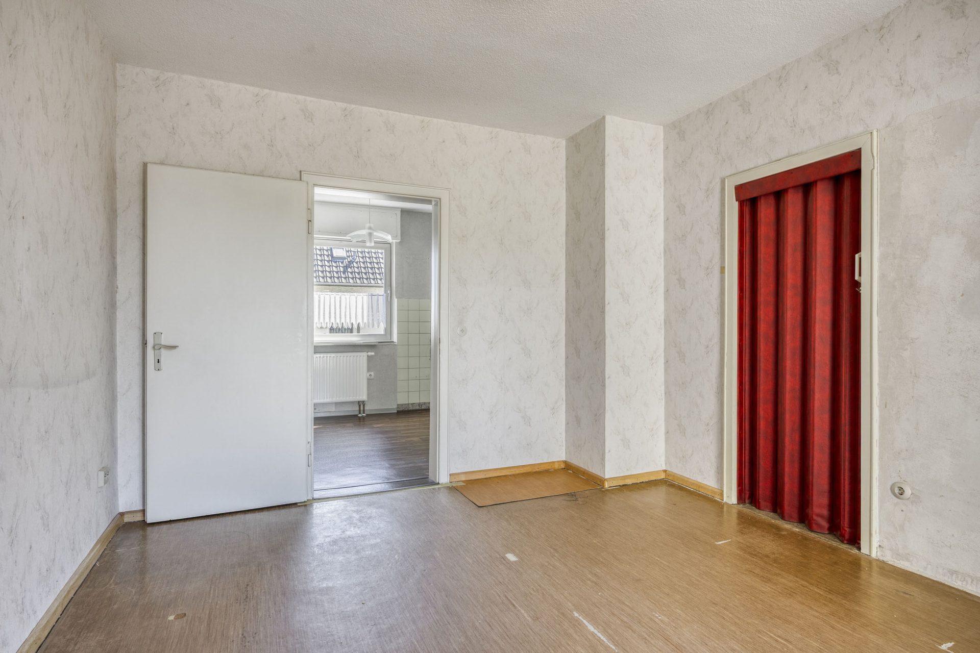 Immobilienangebot - Weilerswist - Alle - Echtes Raumwunder auf großem Sonnen-Grundstück in guter Wohnlage. Hier ist flexible Nutzung möglich!