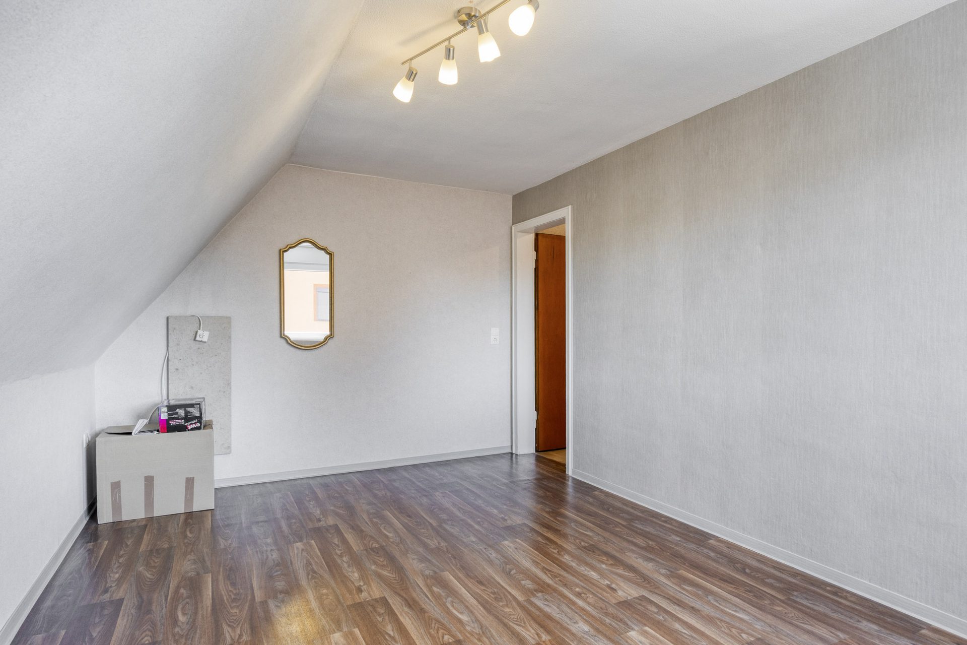 Immobilienangebot - Weilerswist - Alle - Echtes Raumwunder auf großem Sonnen-Grundstück in guter Wohnlage. Hier ist flexible Nutzung möglich!