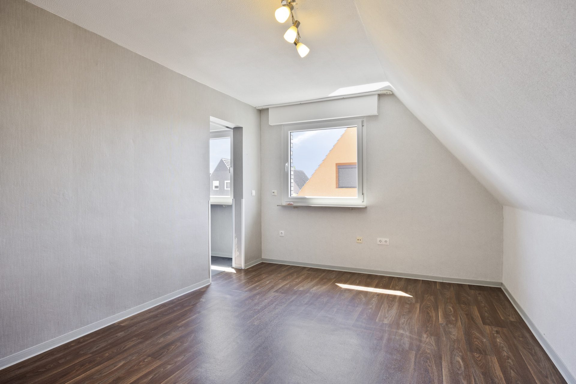 Immobilienangebot - Weilerswist - Alle - Echtes Raumwunder auf großem Sonnen-Grundstück in guter Wohnlage. Hier ist flexible Nutzung möglich!