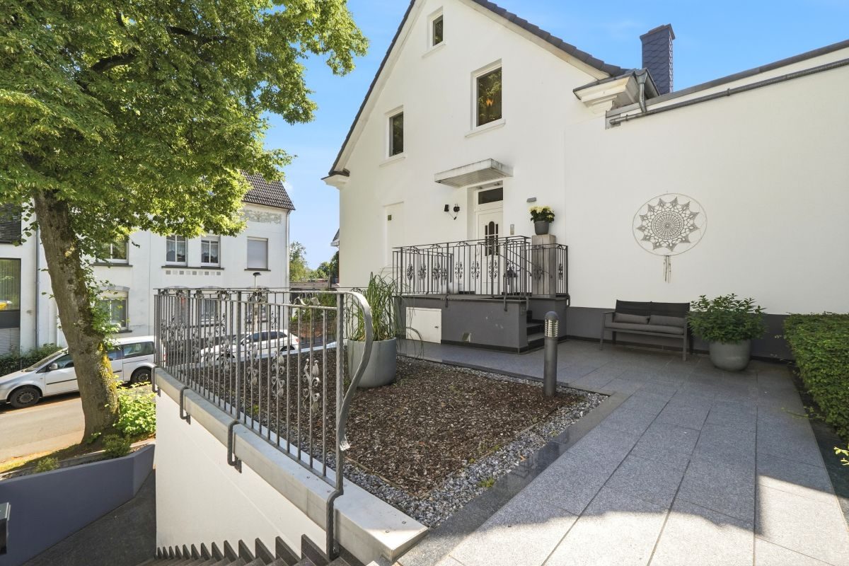 Immobilienangebot - Solingen - Alle - Historisch wohnen, modern leben: Modernisiertes Einfamilienhaus mit Einliegerwohnung (3D-Rundgang).