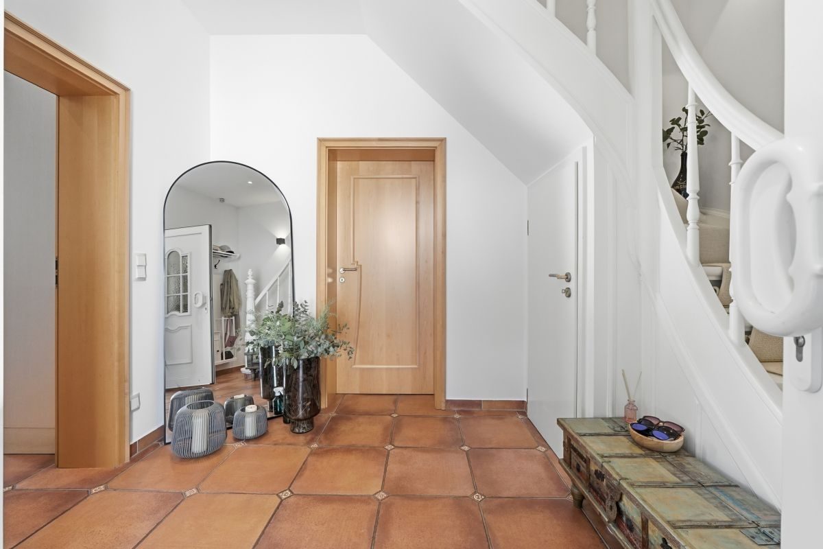 Immobilienangebot - Solingen - Alle - Historisch wohnen, modern leben: Modernisiertes Einfamilienhaus mit Einliegerwohnung (3D-Rundgang).