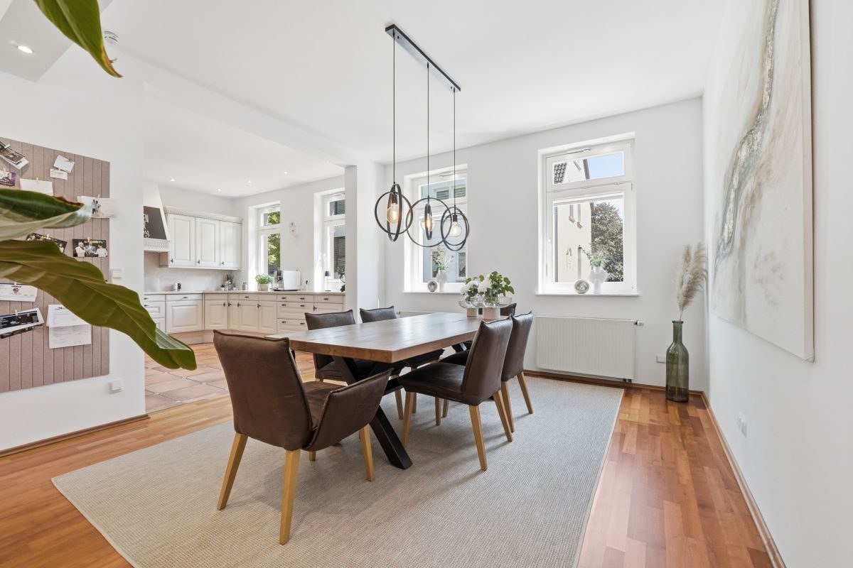 Immobilienangebot - Solingen - Alle - Historisch wohnen, modern leben: Modernisiertes Einfamilienhaus mit Einliegerwohnung (3D-Rundgang).