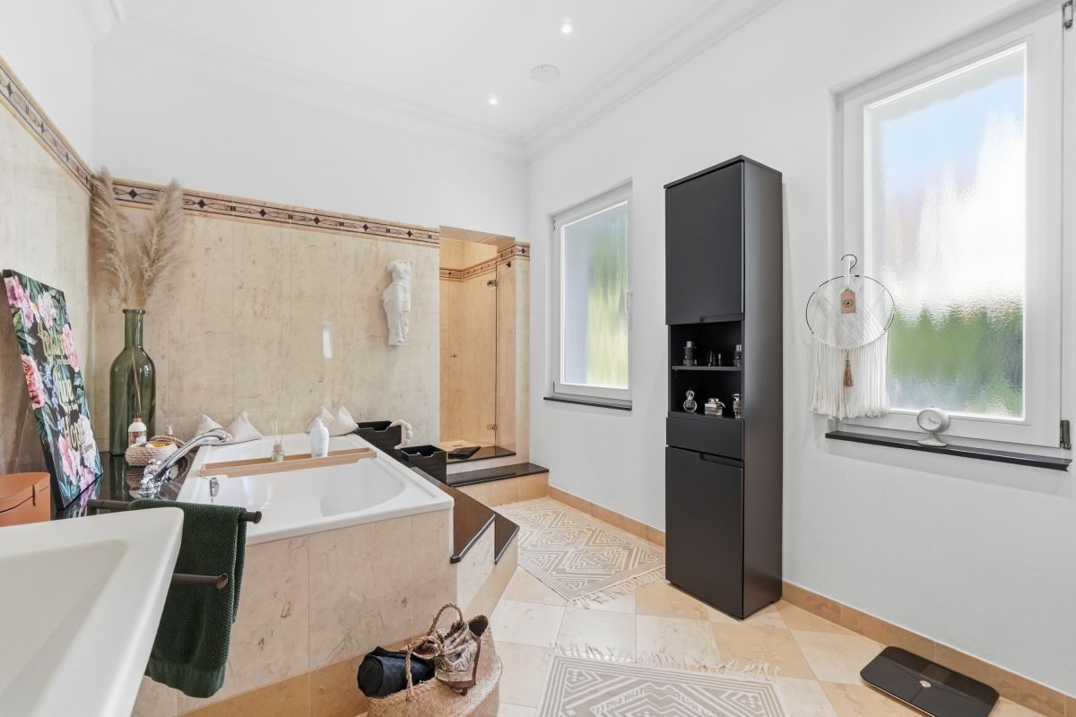 Immobilienangebot - Solingen - Alle - Historisch wohnen, modern leben: Modernisiertes Einfamilienhaus mit Einliegerwohnung (3D-Rundgang).