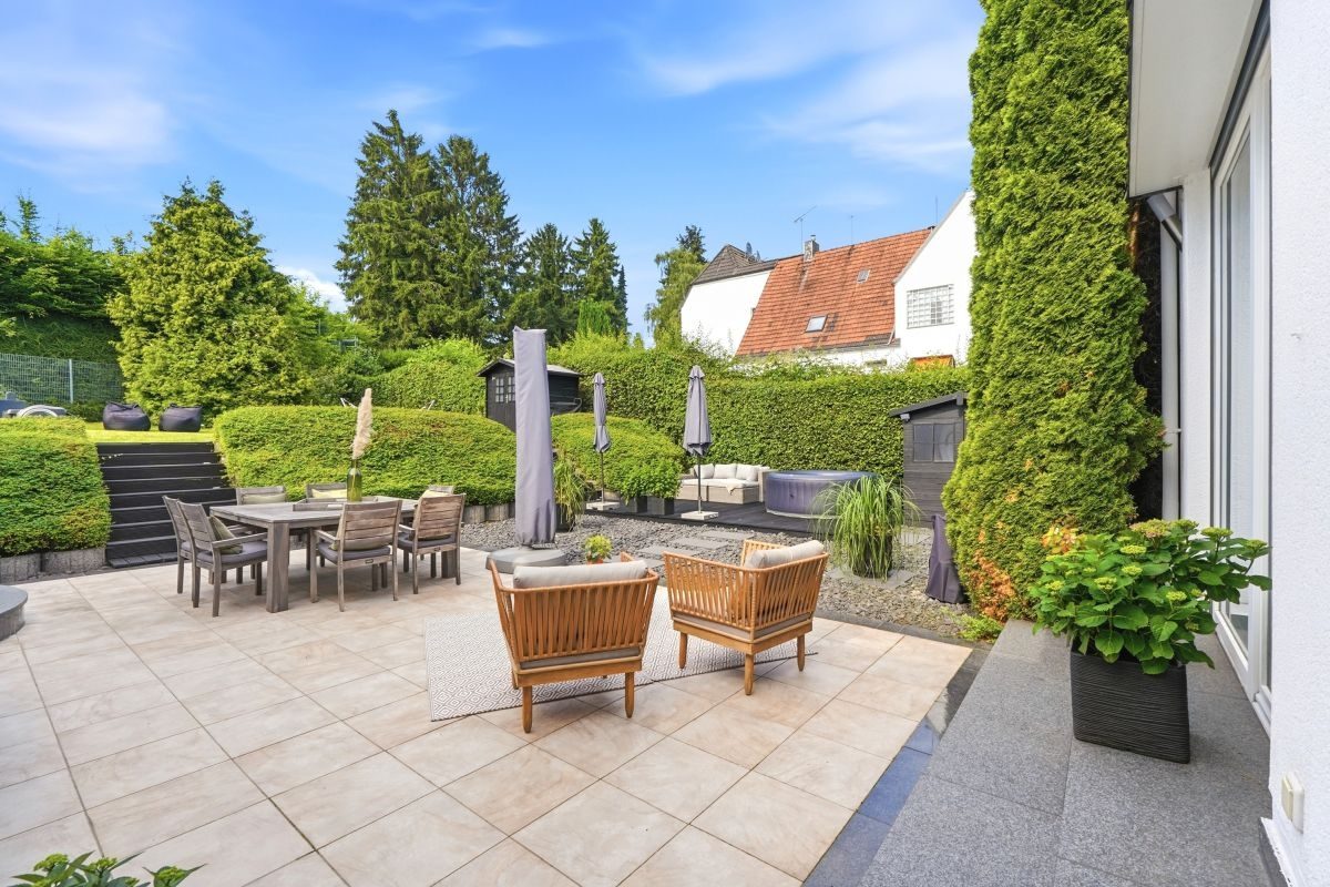Immobilienangebot - Solingen - Alle - Historisch wohnen, modern leben: Modernisiertes Einfamilienhaus mit Einliegerwohnung (3D-Rundgang).