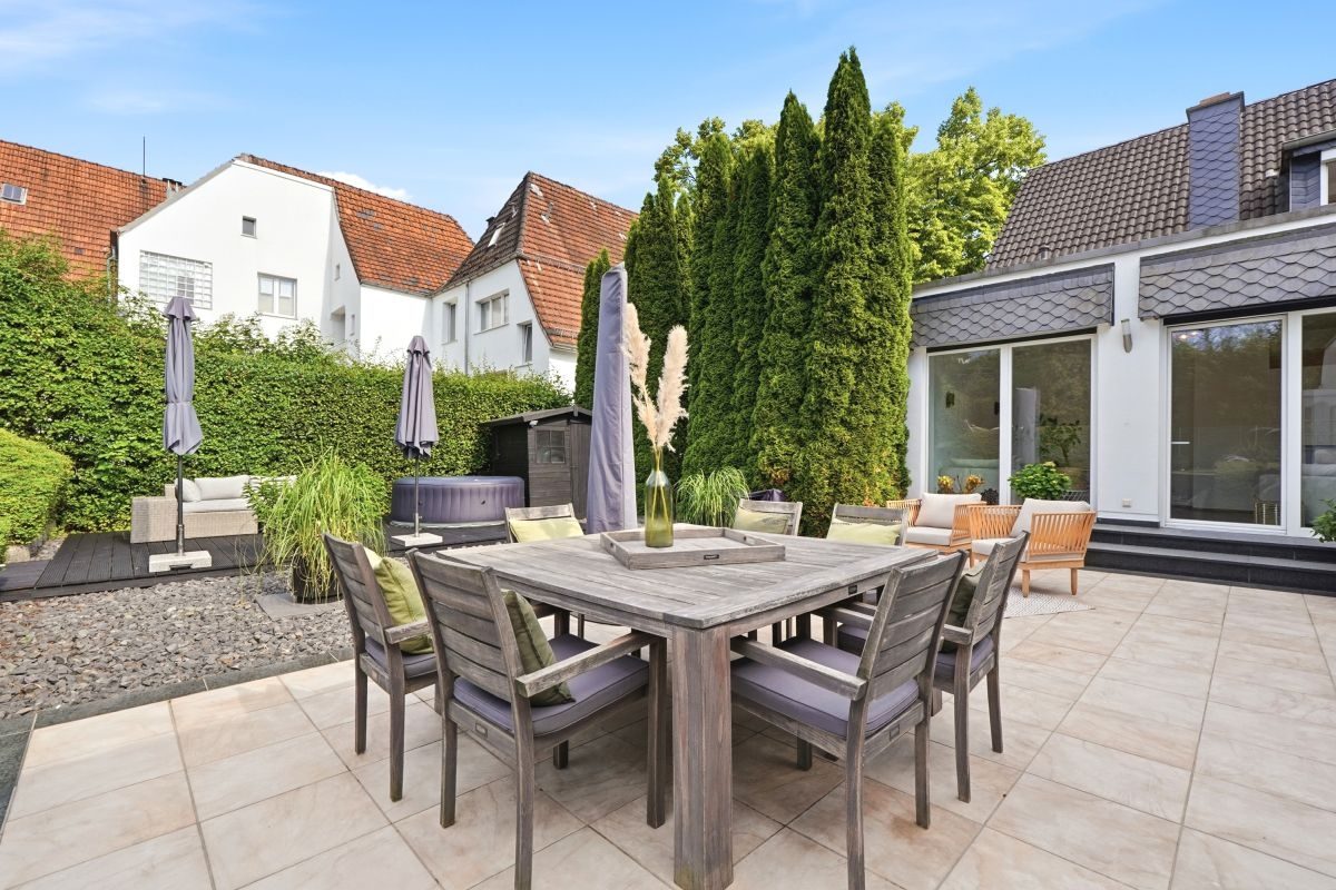 Immobilienangebot - Solingen - Alle - Historisch wohnen, modern leben: Modernisiertes Einfamilienhaus mit Einliegerwohnung (3D-Rundgang).
