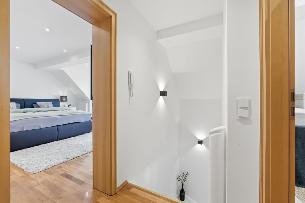 Immobilienangebot - Solingen - Alle - Historisch wohnen, modern leben: Modernisiertes Einfamilienhaus mit Einliegerwohnung (3D-Rundgang).