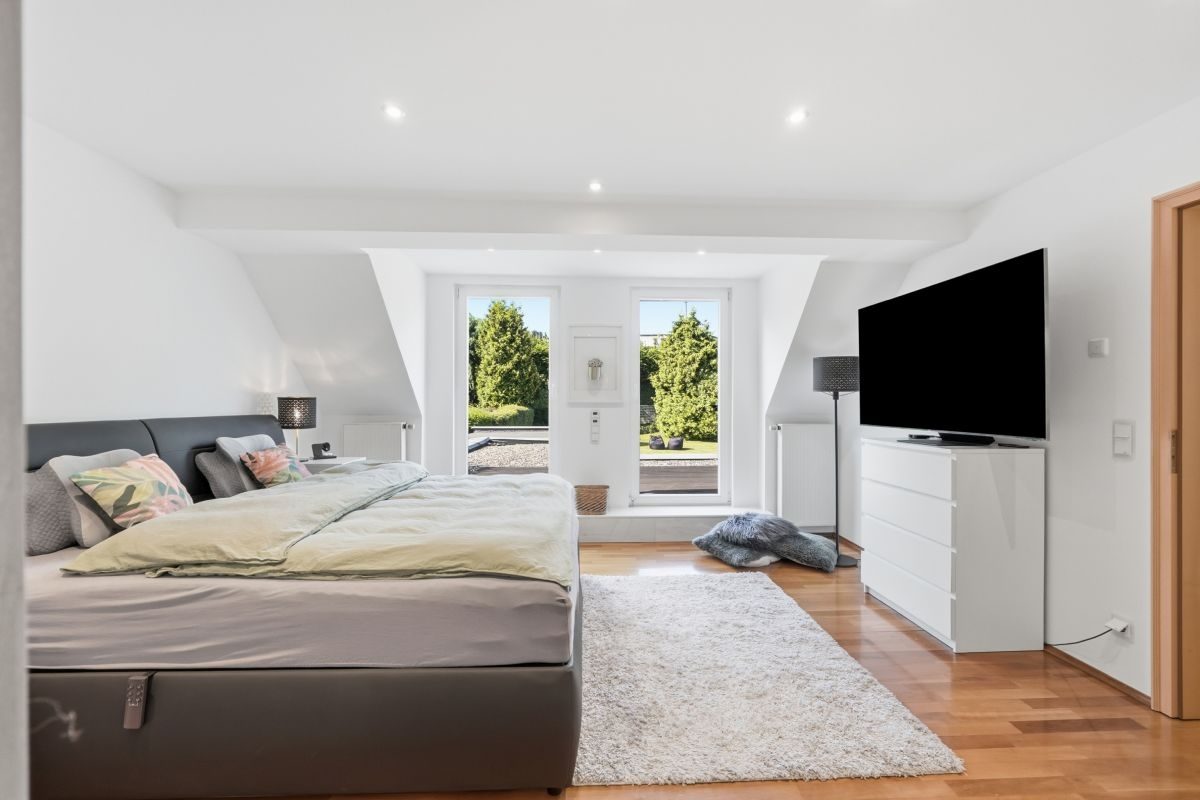Immobilienangebot - Solingen - Alle - Historisch wohnen, modern leben: Modernisiertes Einfamilienhaus mit Einliegerwohnung (3D-Rundgang).