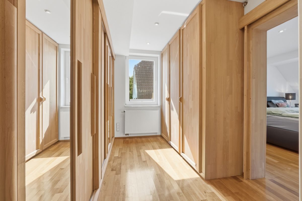 Immobilienangebot - Solingen - Alle - Historisch wohnen, modern leben: Modernisiertes Einfamilienhaus mit Einliegerwohnung (3D-Rundgang).