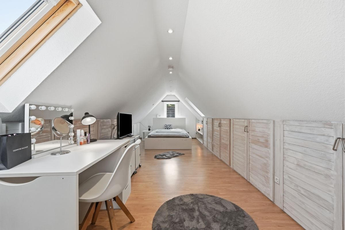 Immobilienangebot - Solingen - Alle - Historisch wohnen, modern leben: Modernisiertes Einfamilienhaus mit Einliegerwohnung (3D-Rundgang).