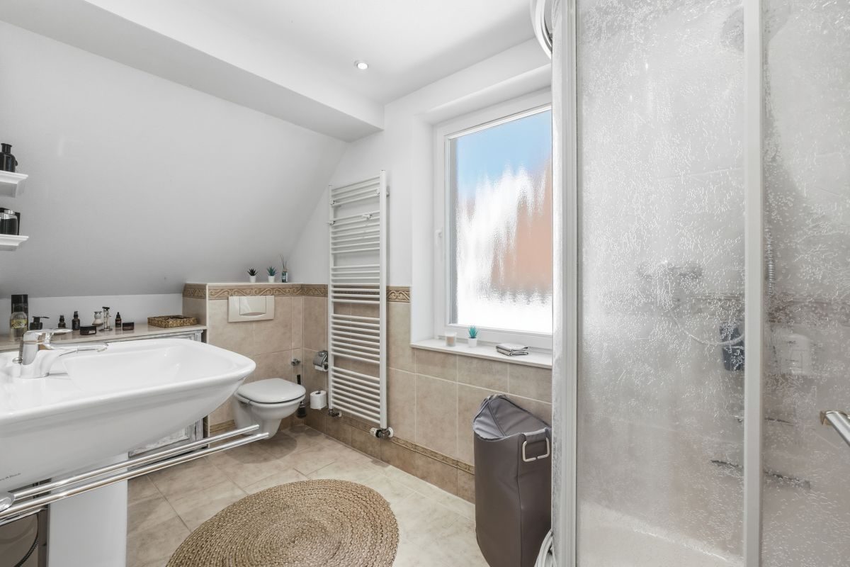 Immobilienangebot - Solingen - Alle - Historisch wohnen, modern leben: Modernisiertes Einfamilienhaus mit Einliegerwohnung (3D-Rundgang).