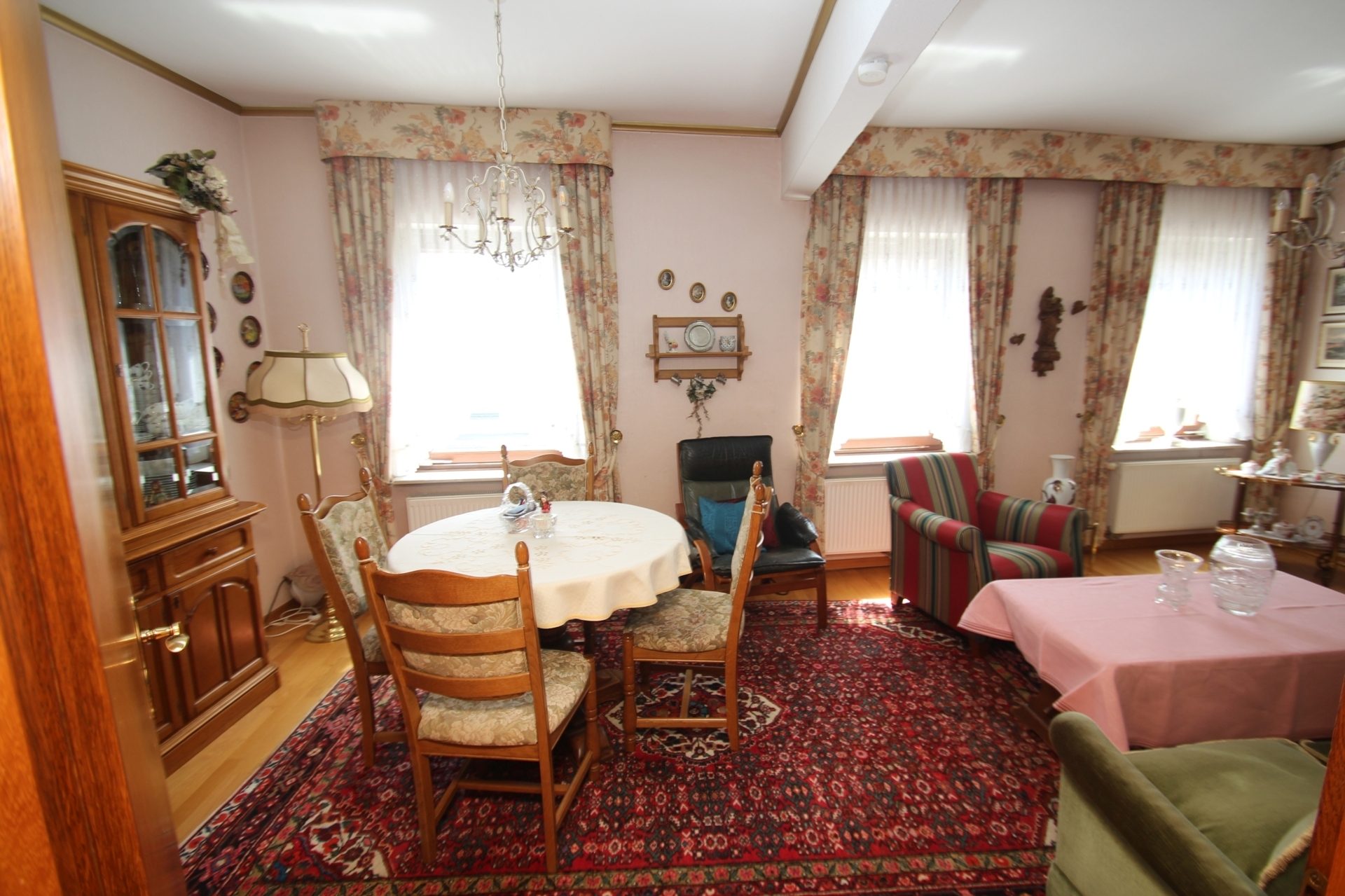 Immobilienangebot - Bonn - Alle - Mit 3D: Reihenmittelhaus mit viel Potenzial, 8 Zimmern & ca. 400 m² Grundstück in Bonn-Lannesdorf