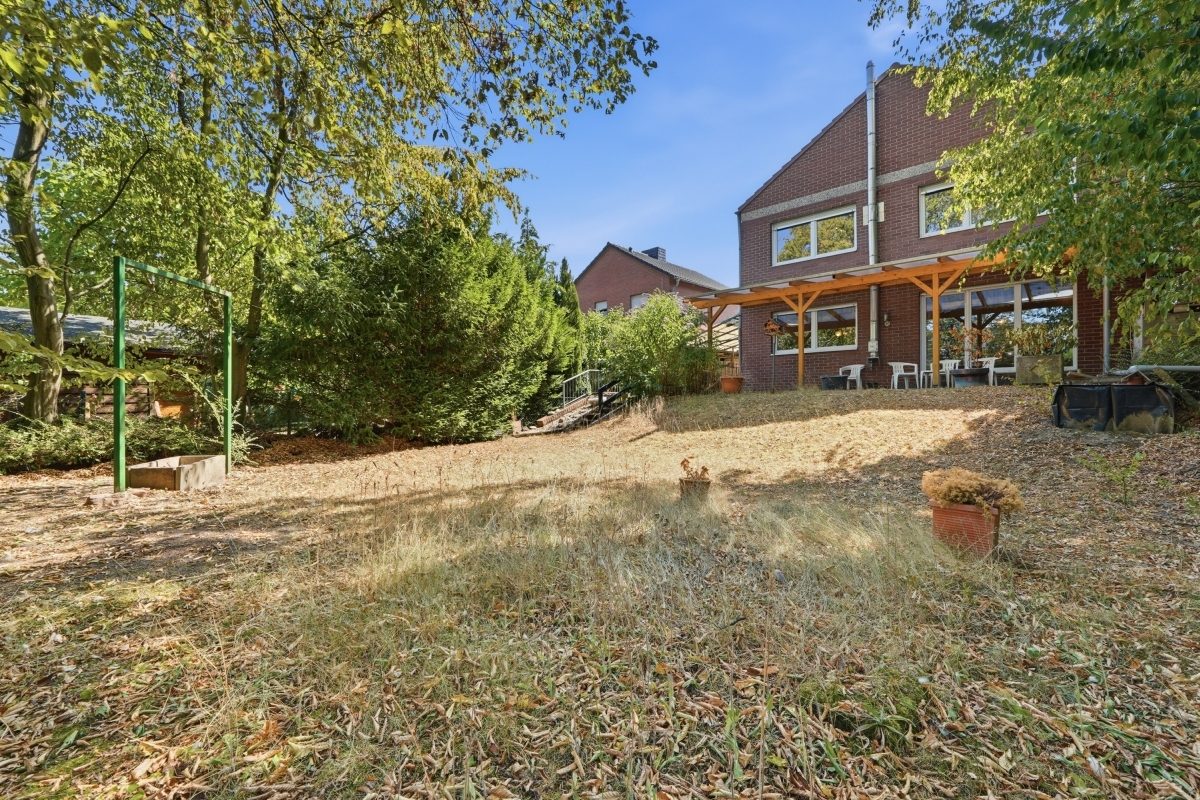 Immobilienangebot - Frechen - Alle - Mit 3D: Viel Platz- Zweifamilienhaus mit Garten in Frechen-Habbelrath!