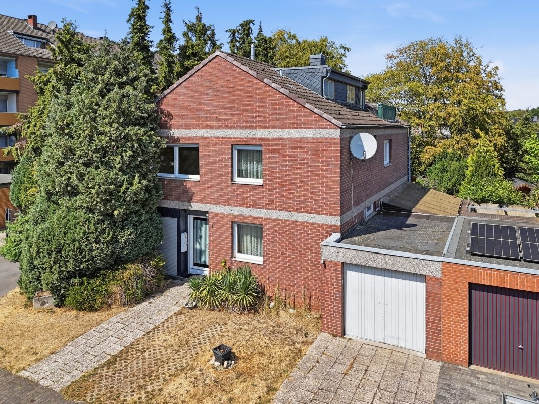 Immobilienangebot - Frechen - Alle - Mit 3D: Viel Platz- Zweifamilienhaus mit Garten in Frechen-Habbelrath!