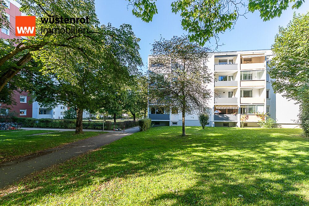 Immobilienangebot - München / Aubing - Alle - 3 Zimmer mit Potential, Balkon und Keller umgeben von viel Grün. Nah am Westkreuz m. S-Bahn.