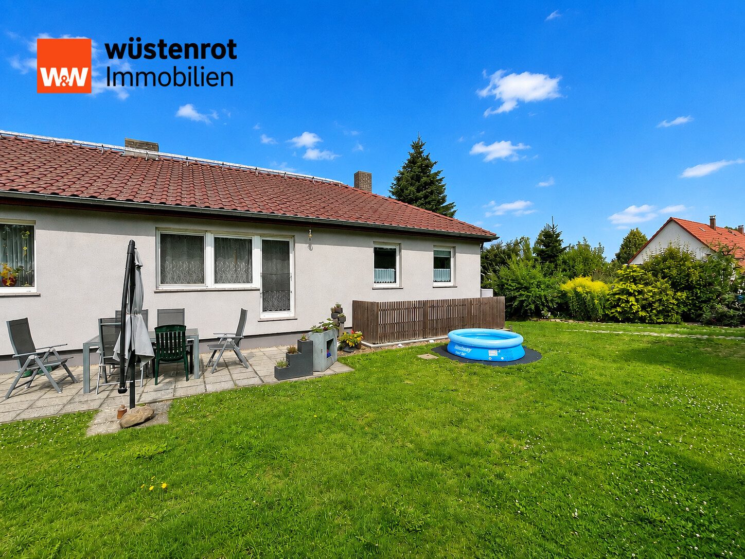 Immobilienangebot - Anklam - Alle - WOHNEN AUF EINER EBENE: DOPPELHAUSHÄLFTE MIT KAMINOFEN + VOLLKELLER + GARAGE + STALL