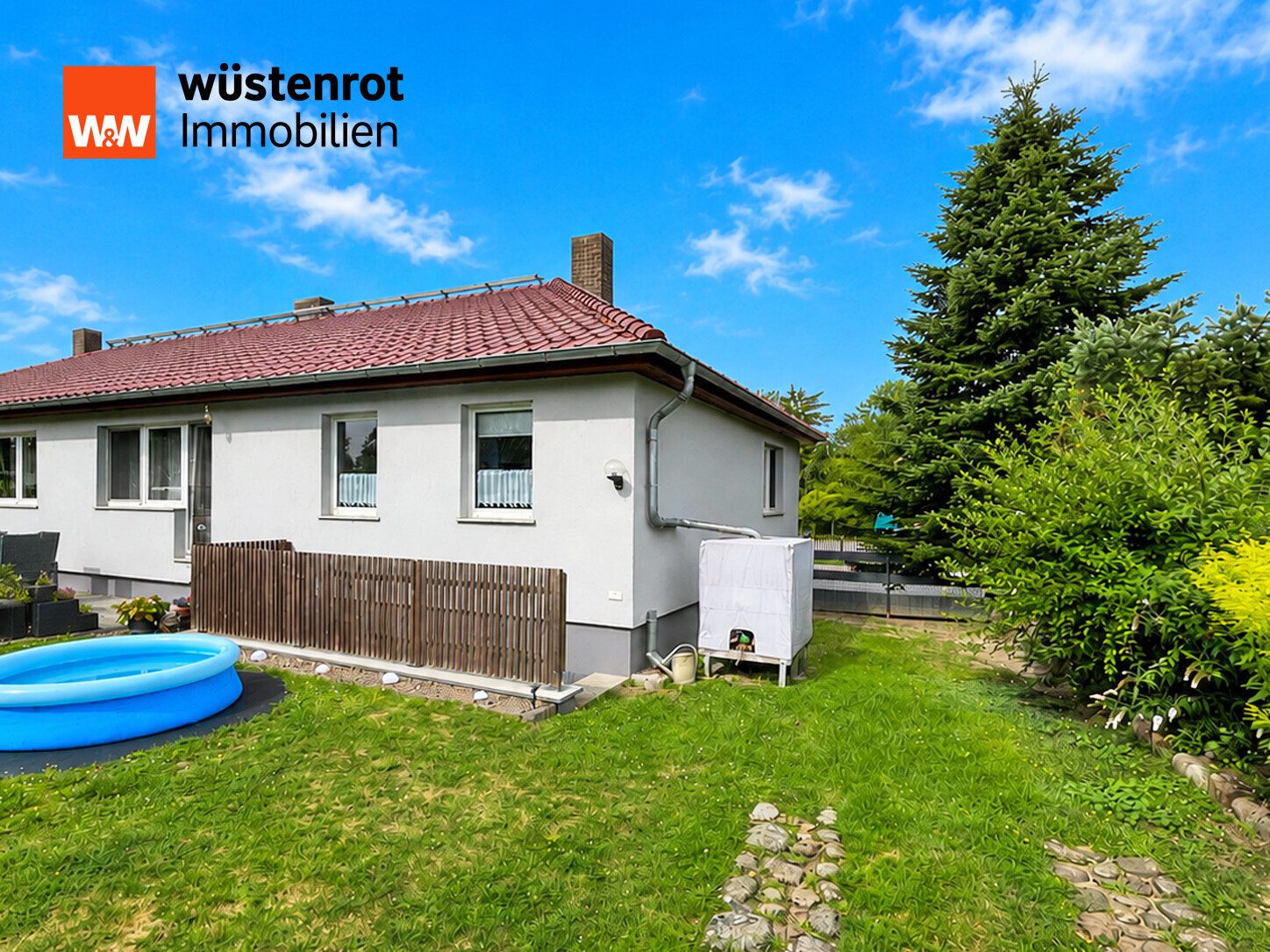 Immobilienangebot - Anklam - Alle - WOHNEN AUF EINER EBENE: DOPPELHAUSHÄLFTE MIT KAMINOFEN + VOLLKELLER + GARAGE + STALL